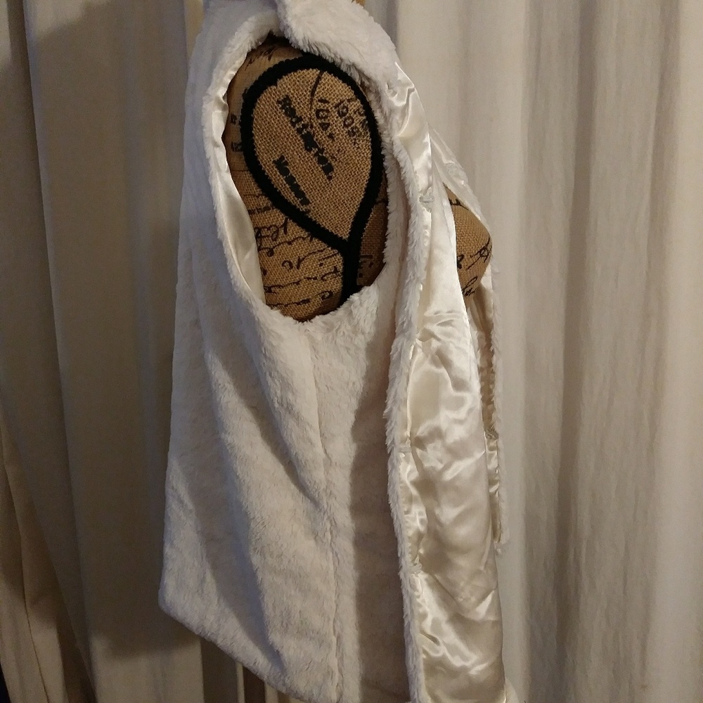 Apt 9 Faux Fur Lined Vest Invisible Closure - Picture 4 of 5